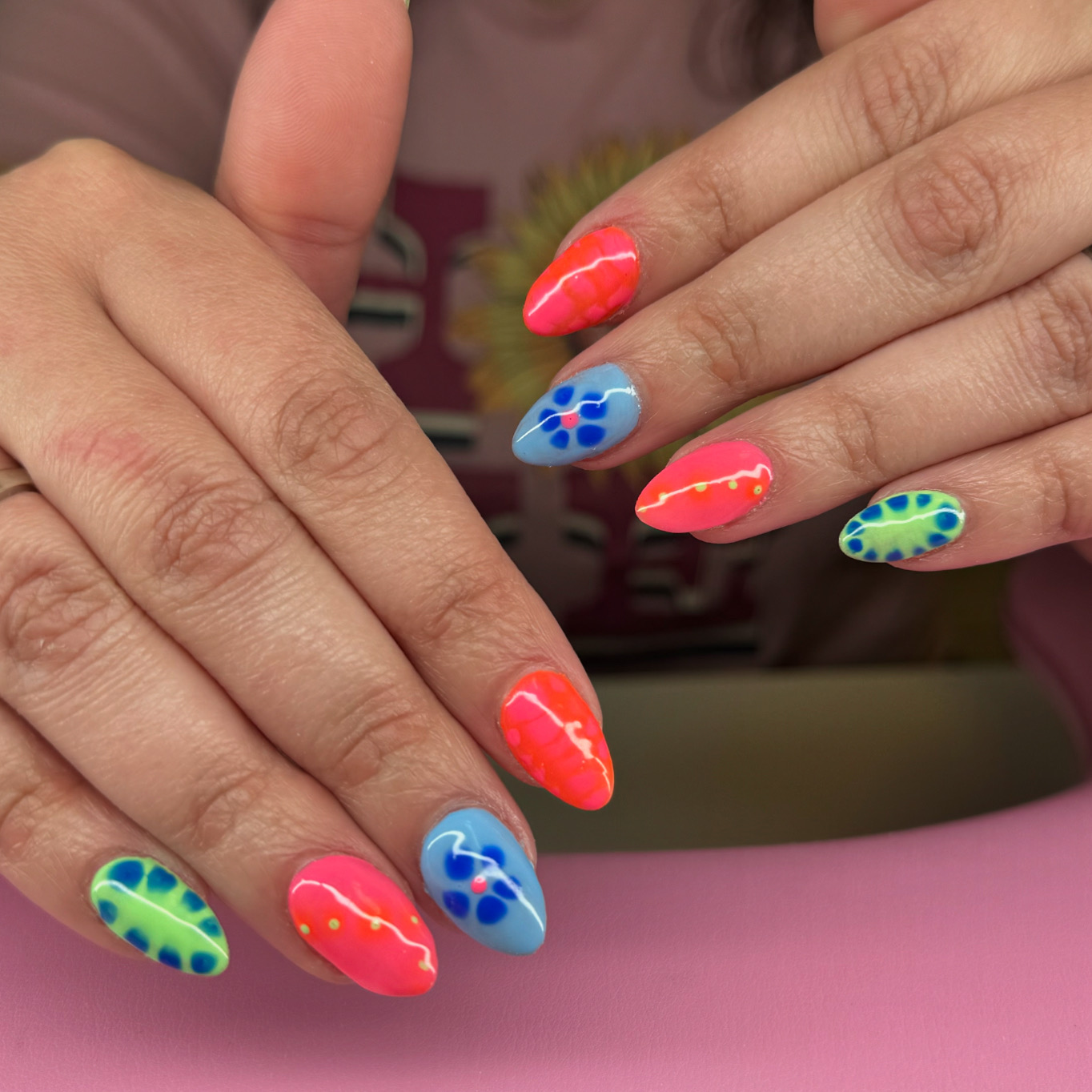 Nails by Liz logo